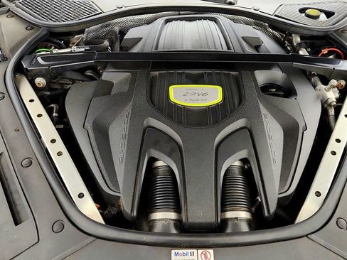 Used 2018 Porsche Panamera 4 AWD/4WD image 28