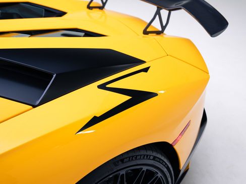 Used 2018 Lamborghini Aventador S image 9