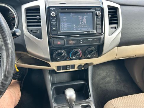 Used 2014 Toyota Tacoma PreRunner w/ SR5 Package image 4