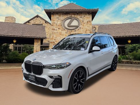Used 2021 BMW X7 xDrive40i w/ M Sport Package AWD/4WD image 4