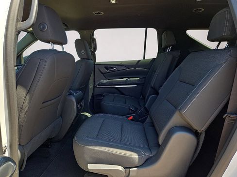 Used 2025 Chevrolet Traverse LT FWD image 15