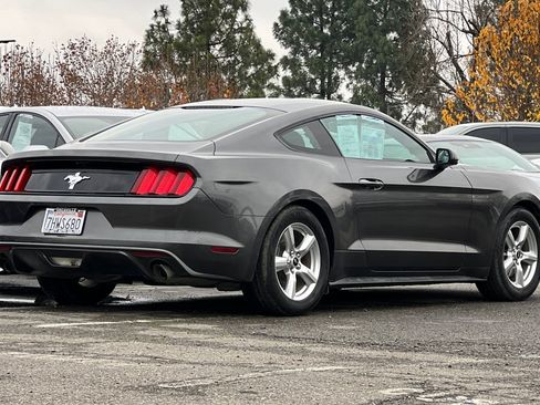 Used 2015 Ford Mustang Coupe image 4