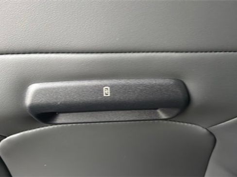 New 2025 Ford Expedition Active image 9