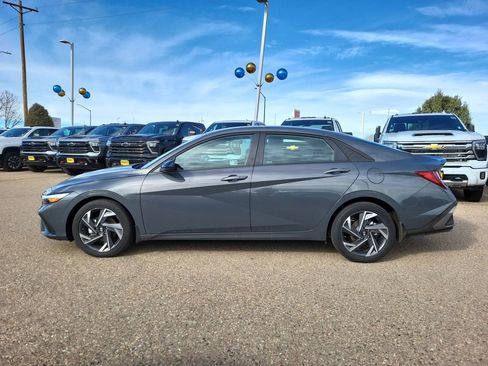 Used 2025 Hyundai Elantra Sport image 5