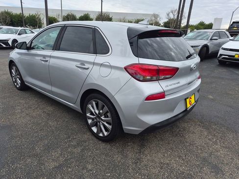 Used 2018 Hyundai Elantra GT image 5