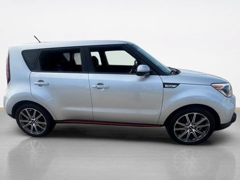 Used 2018 Kia Soul ! FWD image 2