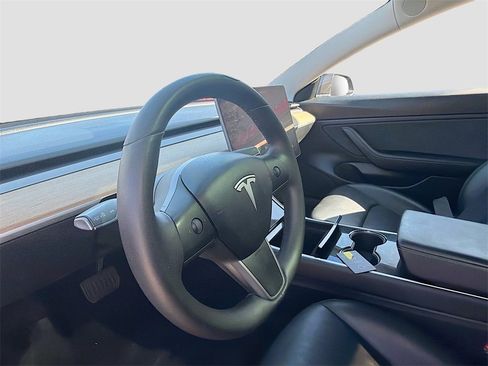 Used 2020 Tesla Model 3 Standard Range Plus image 10