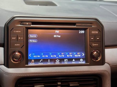 Used 2020 Nissan GT-R Premium image 30