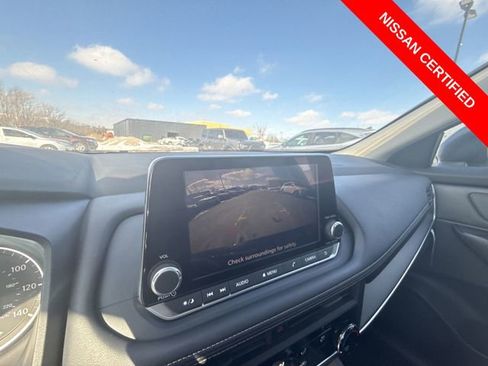 Used 2025 Nissan Rogue S AWD/4WD image 17