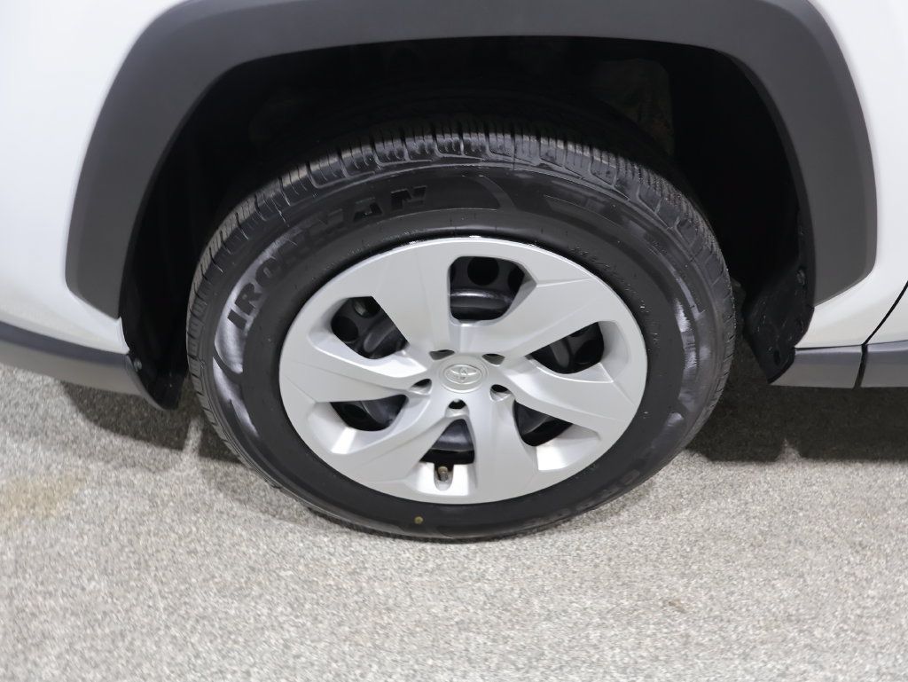 Used 2025 Toyota RAV4 LE AWD/4WD image 9