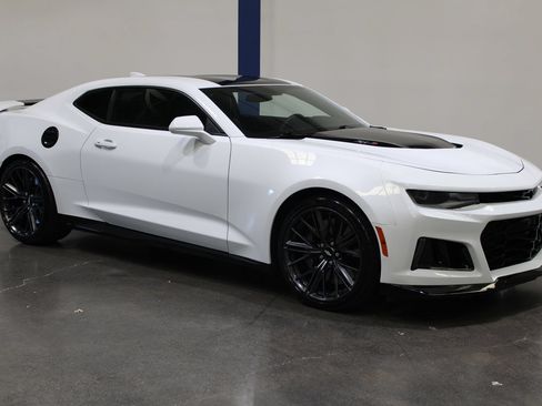 Used 2017 Chevrolet Camaro ZL1 RWD image 2