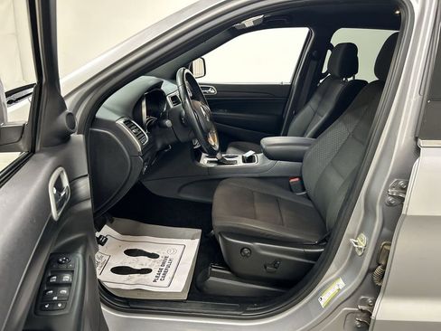 Used 2020 Jeep Grand Cherokee Laredo image 9