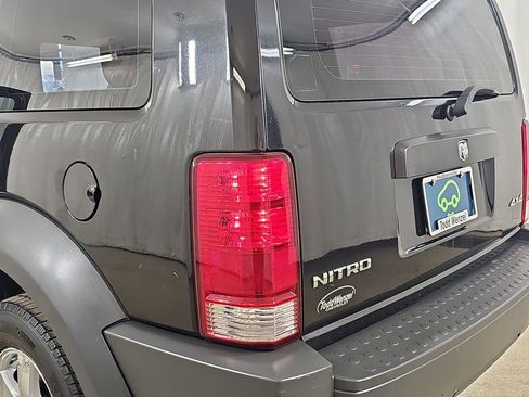 Used 2008 Dodge Nitro SXT image 32