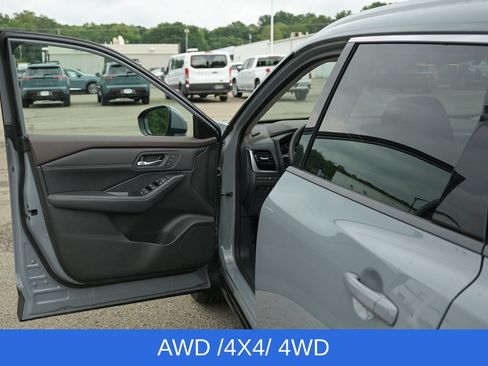 Used 2023 Nissan Rogue SL w/ SL Premium Package AWD/4WD image 13