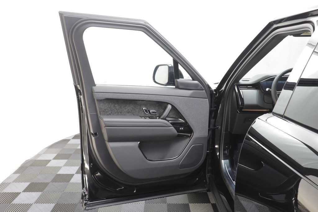 New 2027 Land Rover Range Rover Sport Dynamic SE AWD/4WD image 6