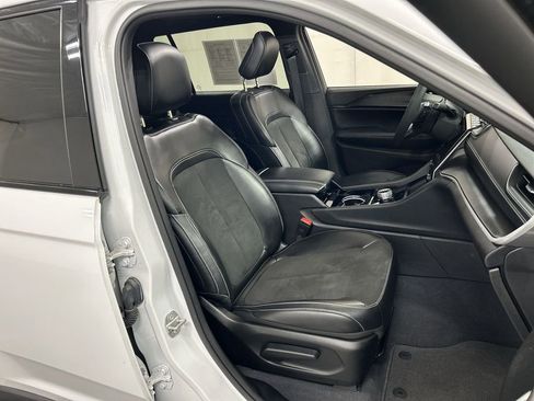 Used 2023 Jeep Grand Cherokee L Laredo AWD/4WD image 24