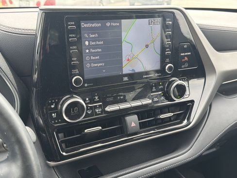 Used 2021 Toyota Highlander Limited FWD image 24