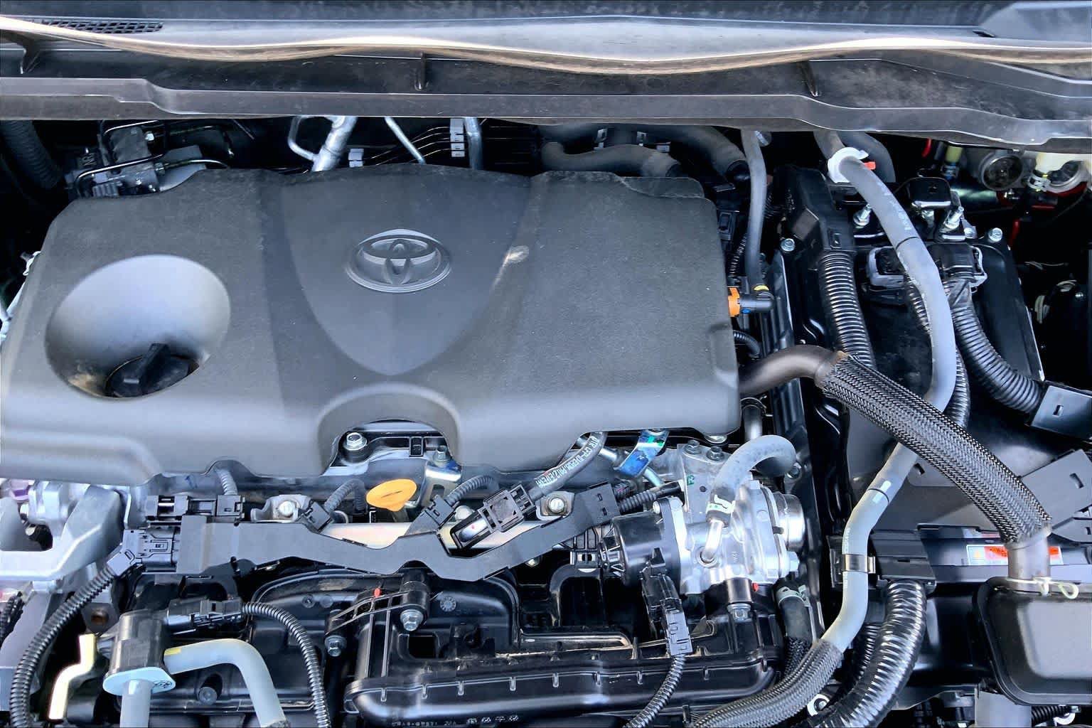 Certified 2025 Toyota Sienna LE w/ LE Plus Package FWD image 32