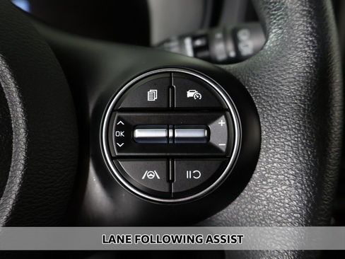 Used 2025 Kia Soul LX w/ LX Technology Package FWD image 3