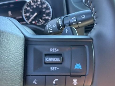 Certified 2025 Nissan Rogue SV image 28