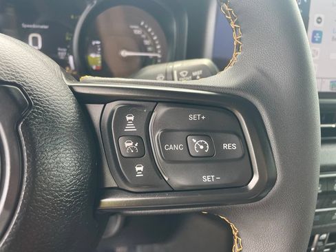 Used 2024 Jeep Wrangler Unlimited AWD/4WD image 29