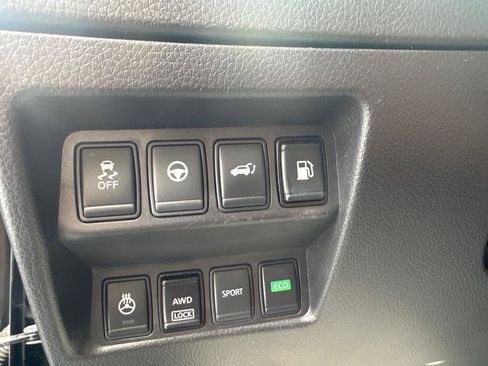 Used 2018 Nissan Rogue SL w/ Premium Package AWD/4WD image 18