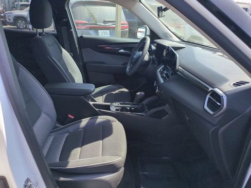 Used 2025 Chevrolet TrailBlazer LT AWD/4WD image 29