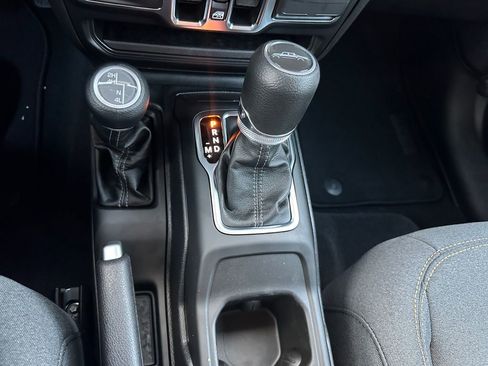 New 2025 Jeep Gladiator Sport image 21