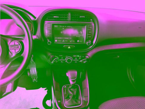 Used 2025 Kia Soul LX FWD image 25