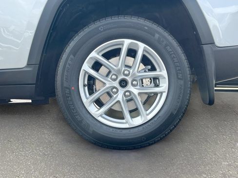New 2026 Jeep Grand Cherokee Laredo AWD/4WD image 26