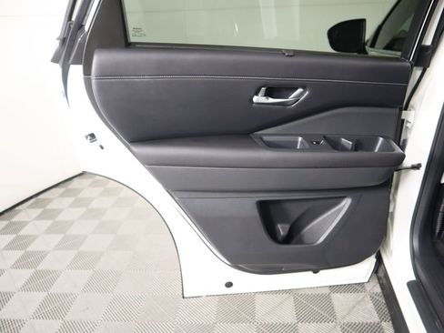 Used 2024 Nissan Pathfinder SL w/ Black Appearance Package image 26