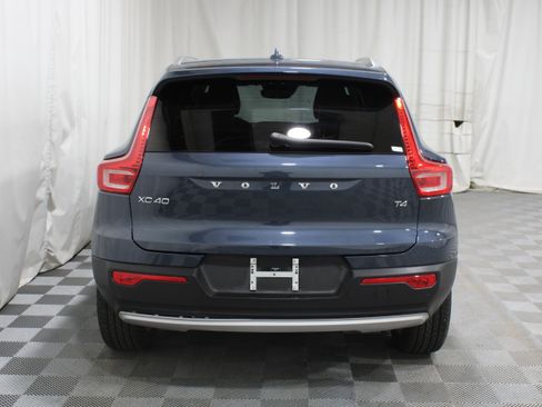 Used 2022 Volvo XC40 T4 Momentum FWD image 33