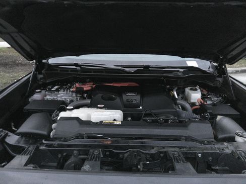 Used 2024 Toyota Sequoia Platinum image 36