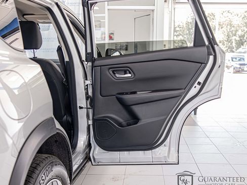 Used 2024 Nissan Rogue SV AWD/4WD image 39