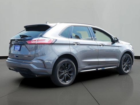 Certified 2023 Ford Edge SE w/ Black Appearance Package AWD/4WD image 3