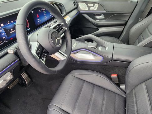 Used 2025 Mercedes-Benz GLS 450 4MATIC image 11