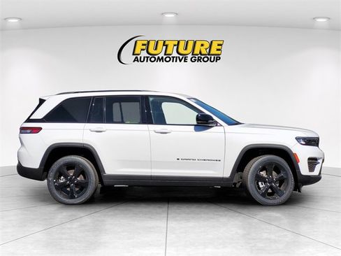 New 2025 Jeep Grand Cherokee Altitude image 2