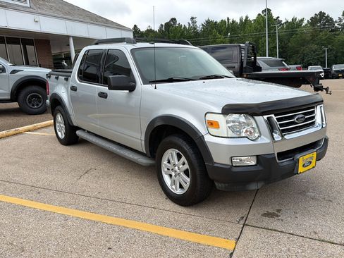Used 2010 Ford Explorer Sport Trac XLT RWD image 2