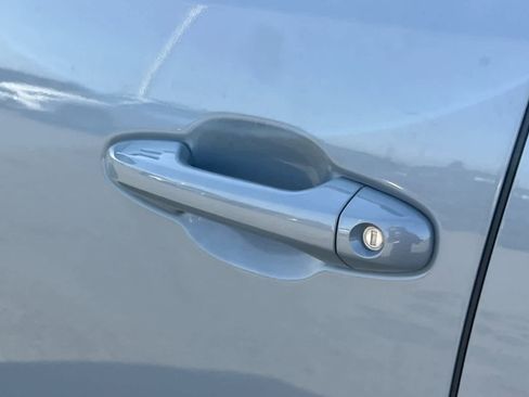 Used 2019 Toyota Tacoma TRD Sport w/ Technology Package image 19