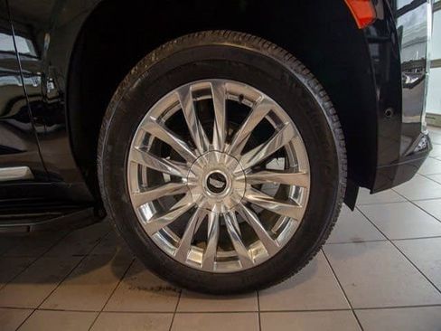 Used 2023 Cadillac Escalade Premium Luxury image 38