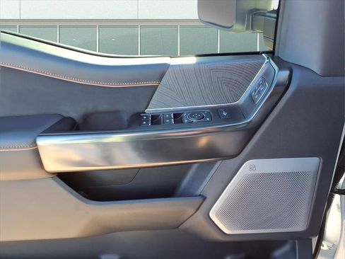 Used 2024 Ford F250 Platinum image 12