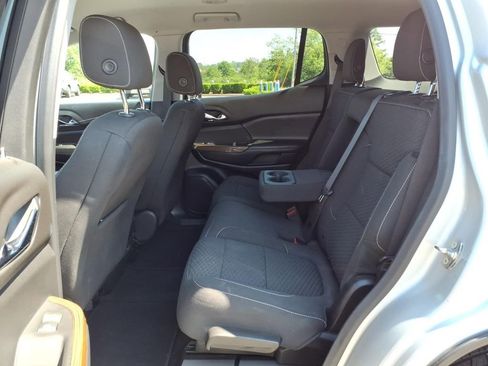 Used 2019 GMC Acadia SLE image 5