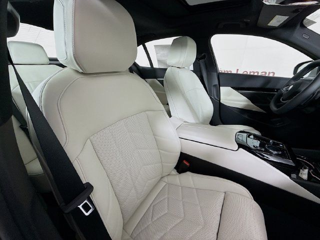 Used 2026 BMW 530i xDrive w/ Premium Package AWD/4WD image 30