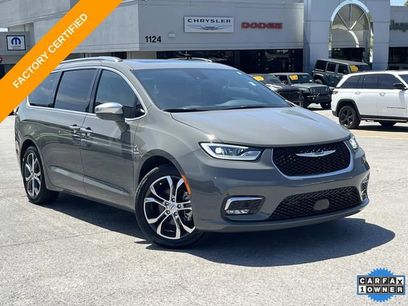 Used 2024 Chrysler Pacifica Pinnacle