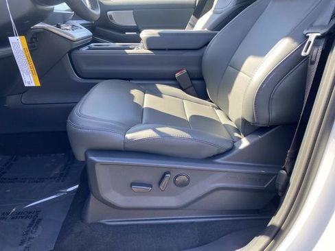 New 2026 Ford Expedition Active image 12