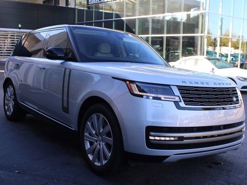 Certified 2024 Land Rover Range Rover Long Wheelbase SE image 4
