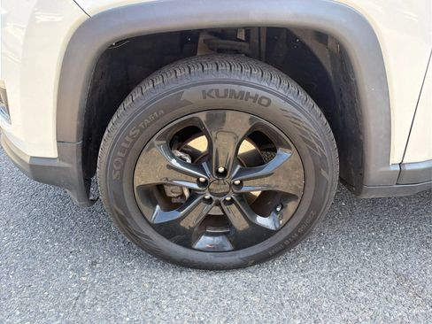 Used 2019 Jeep Compass Latitude AWD/4WD image 16