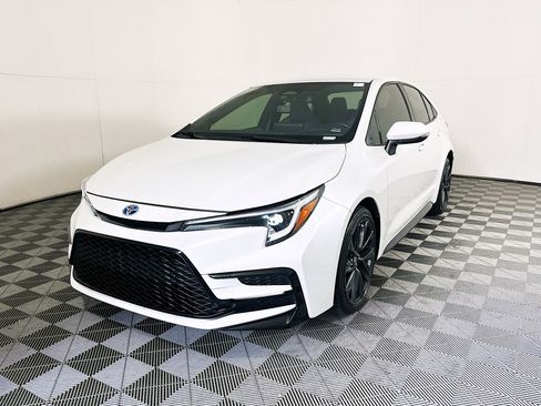 Used 2023 Toyota Corolla SE FWD image 7