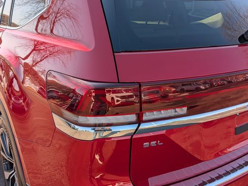 Certified 2024 Volkswagen Atlas SEL Premium R-Line image 17