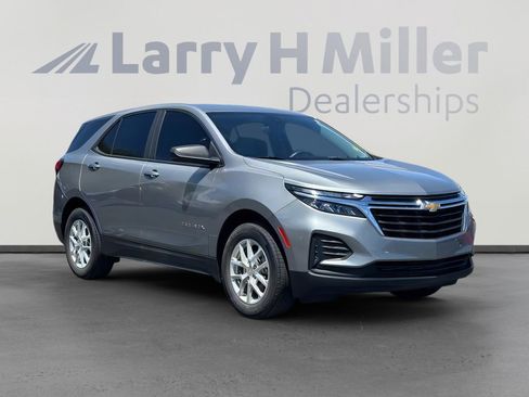 Used 2023 Chevrolet Equinox LS w/ LS Convenience Package FWD image 4